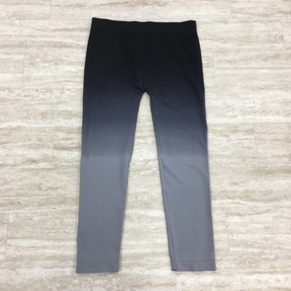 Grey Black Ombré Capri Leggings - Picture 2 of 2